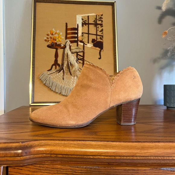 Jack rogers Marianne suede brown bootie boot 9M scalloped heel - Picture 11 of 13